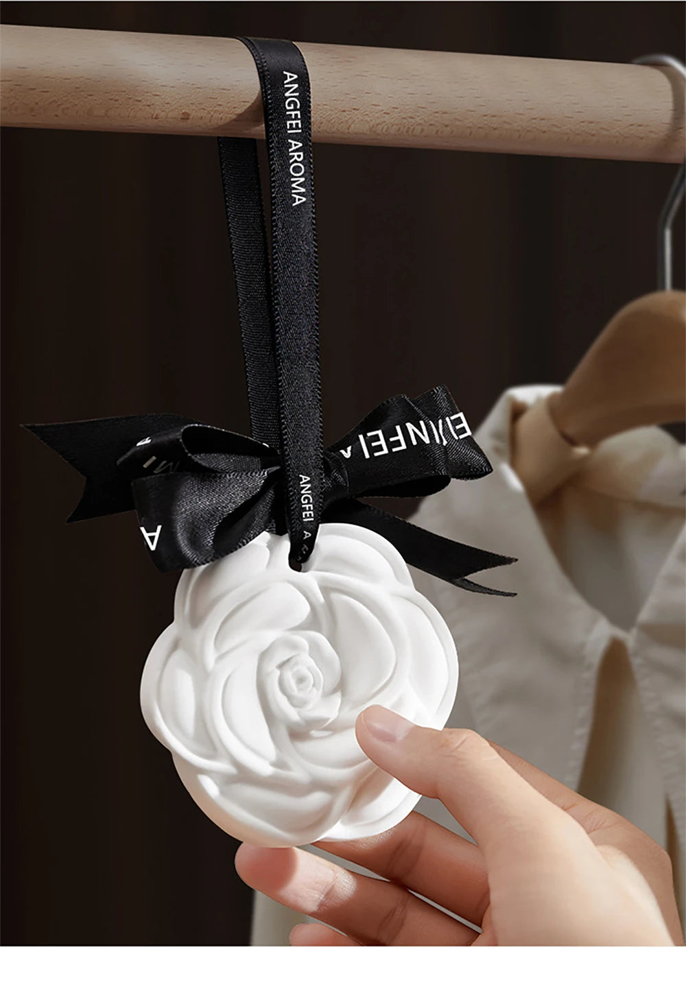 Car Hanging Air Freshener Beautiful White Flower Perfume for Car Styling Aroma Fresh Air Purifier Interior Decorations Ornament