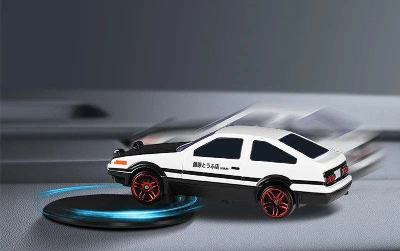 360° Rotating AE86 Car Dashboard Decor Swivel Ornament Mini Alloy Drift Motion Model Center Console Vehicle Interior Accessories