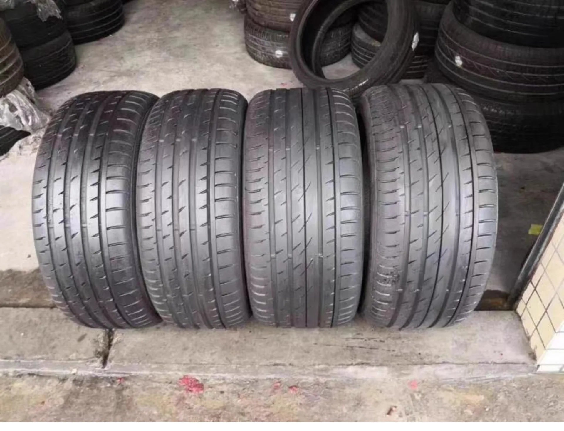 285/40R23 325/35R23 Wholesale High-Performance Auto Part Radial Tubeless Tires for  GLS63 215/65r16 Tire
